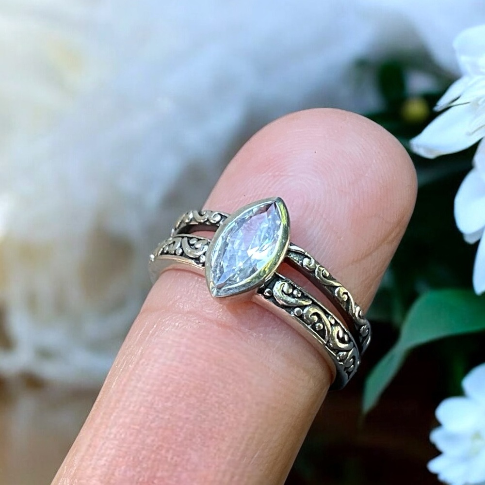 🌺Vintage Sterling & Marquis CZ Ring